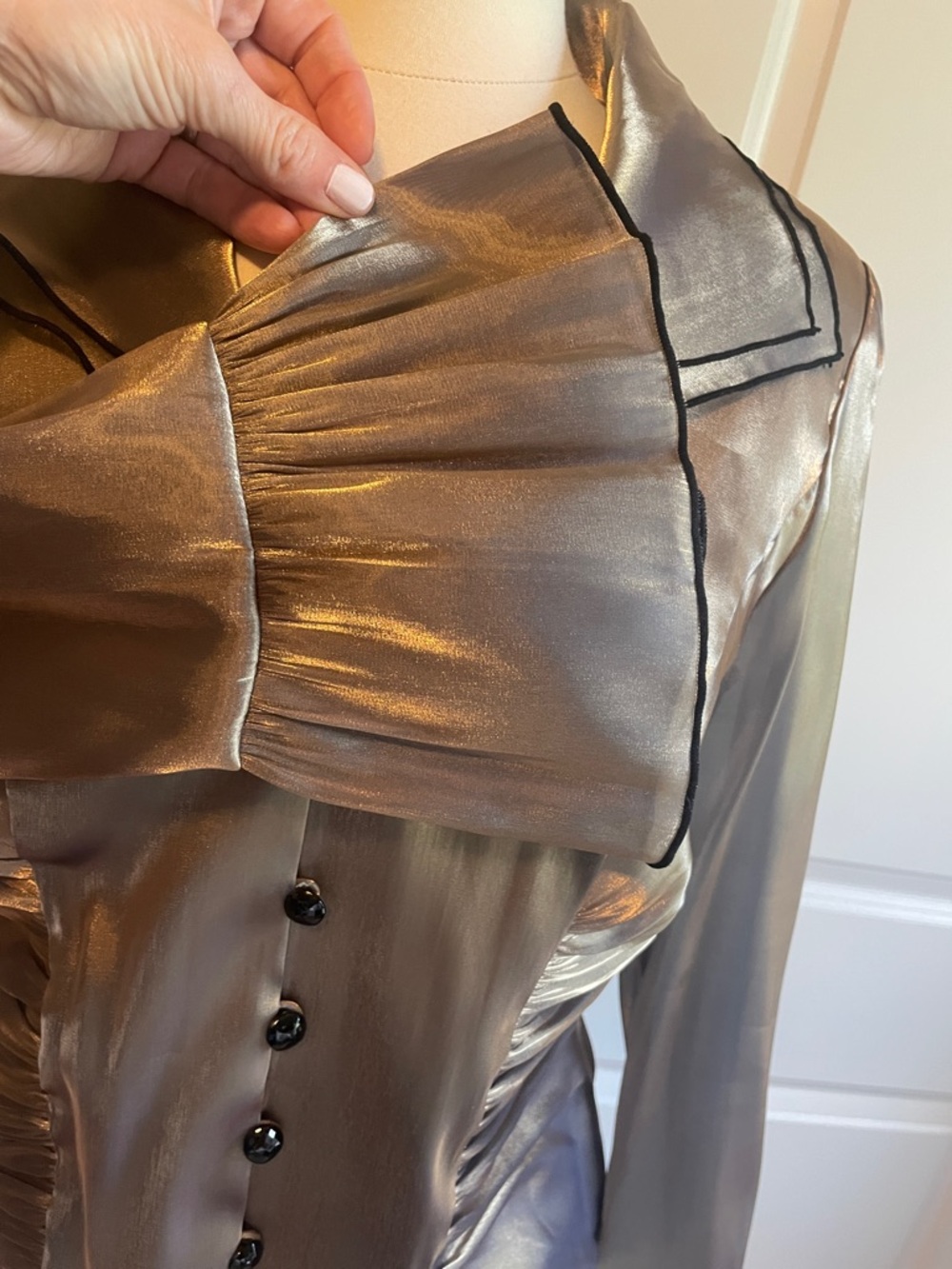 R & M Richards Satin-Look Metallic Copper Button-Up Women's Blouse Size 10 - Picture 4 of 11